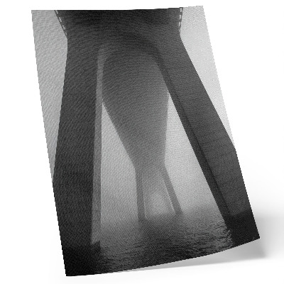 Poster Brugconstructie in dichte mist nabij het water