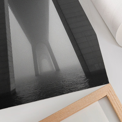 Poster Brugconstructie in dichte mist nabij het water