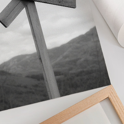 Wandposter Houten bord met een zwart-wit berglandschap op de achtergrond.