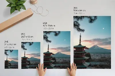 Poster pagode met een berglandschap dat harmonieert met de lucht