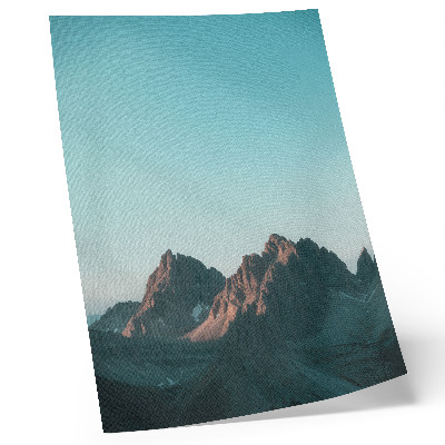 Decoratieve poster Indrukwekkende bergen onder een helderblauwe hemel.
