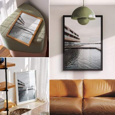 Decoratieve poster Modern gebouw aan het water, minimalisme, hout, glas