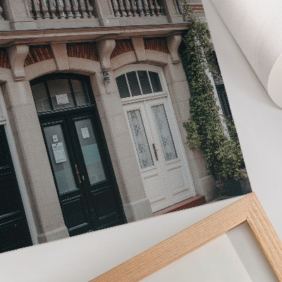 Wandposter Bloemen op het balkon, bakstenen gevel, klassieke stijl