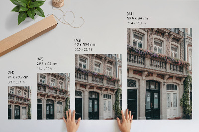 Wandposter Bloemen op het balkon, bakstenen gevel, klassieke stijl