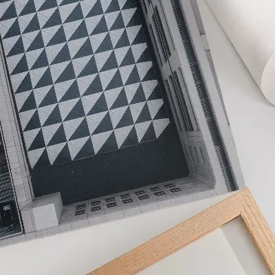 Poster met elegante geometrische patronen en futuristische architectuur