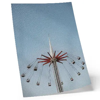 Wandposter toren met carrousel en dynamische beweging in minimalistische stijl