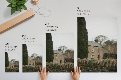 Poster Een warm huis, bomen, een stenen muur, een vredige sfeer.