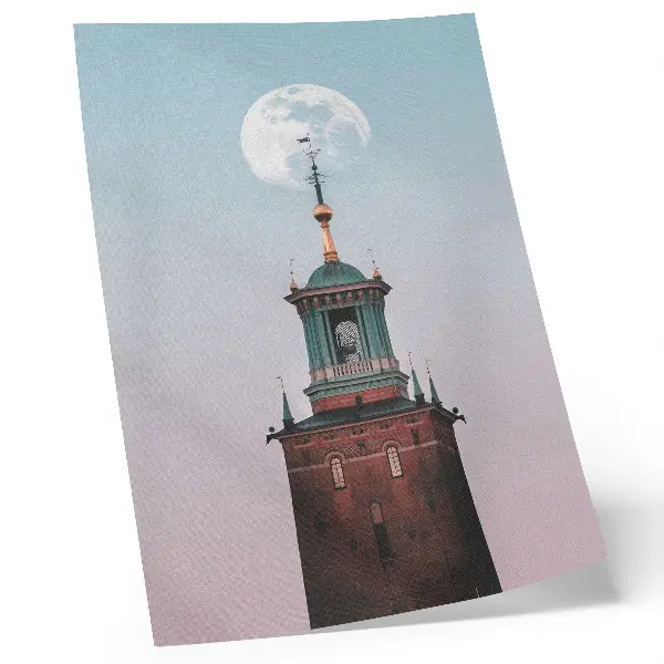 Wandposter toren bij maanlicht met een rustige pastelkleurige achtergrond