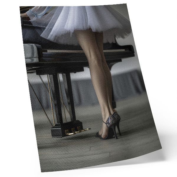 Wandposter Ballerina aan de piano, elegantie en verfijning.