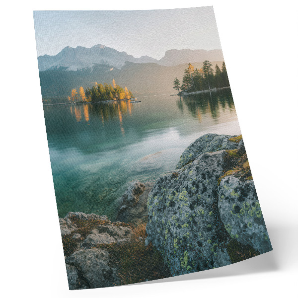 Poster Bergen, meer, eiland, mistige ochtend