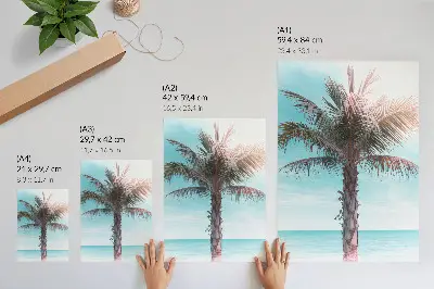Decoratieve poster palmboom boven de azuurblauwe zee met een fluweelzachte hemel in tropische stijl