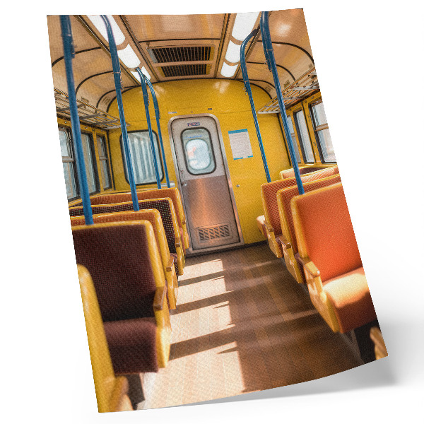 Poster Gele wagon met oranje stoelen