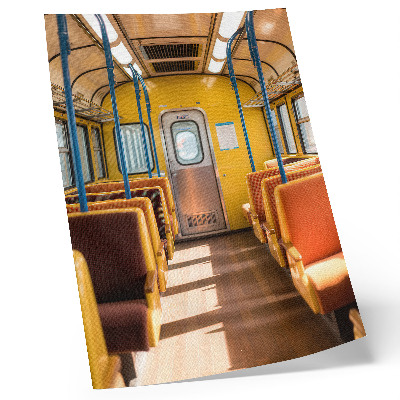 Poster Gele wagon met oranje stoelen