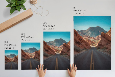 Poster Weg, rotsachtige bergen, blauwe lucht
