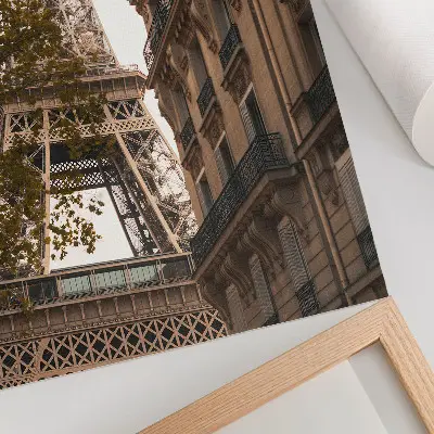 Poster Eiffeltoren met architectuur en bomen in warme kleuren