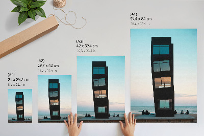 Wandposter Een moderne zwarte toren boven een blauwe zee