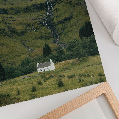 Poster Groene heuvels, pittoresk huisje, vredige sfeer