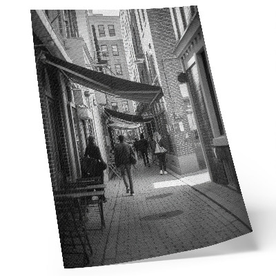 Decoratieve poster Zwart-witte smalle straatgevels van baksteen