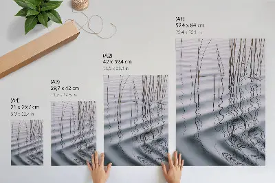 Decoratieve poster met minimalistisch motief van golven en lijnen op het water
