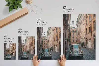 Wandposter straat met een auto en klassieke architectuur