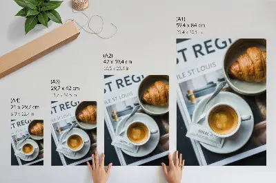 Poster zwart-witte achtergrond met een croissant en een kop koffie voor een elegante en ontspannen sfeer