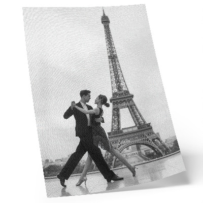 Decoratieve poster Een zwart-wit stel danst voor de toren.