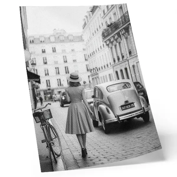 Wandposter charmante vrouw in retrostijl in een klassieke auto in de stad