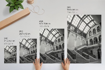 Poster Decoratieve trap, grote ramen, hoge plafonds