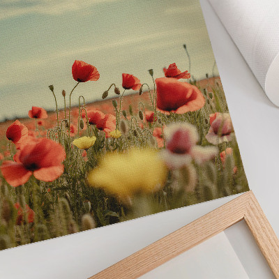 Decoratieve poster Een veld vol klaprozen onder een blauwe hemel, pastelkleurige elegantie.