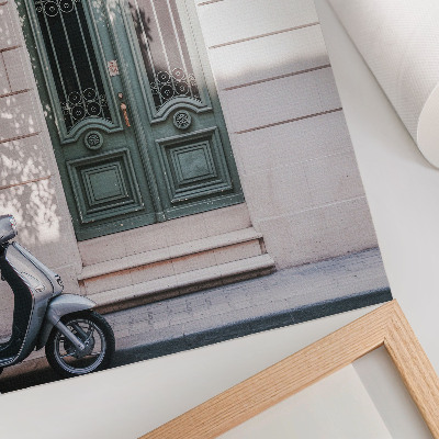 Poster Elegante gevel met groene deuren en een scooter.