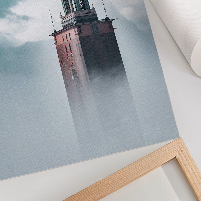 Poster Een historische toren in een ijle mist.