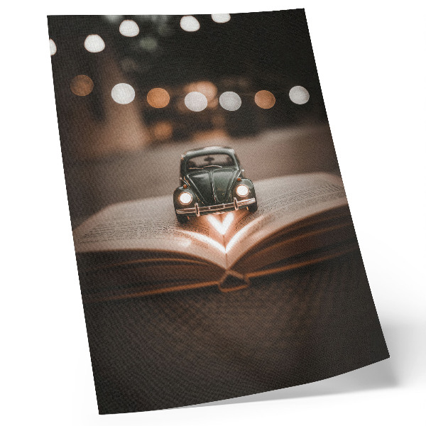 Wandposter Miniatuurauto op een boek met magische lichtjes
