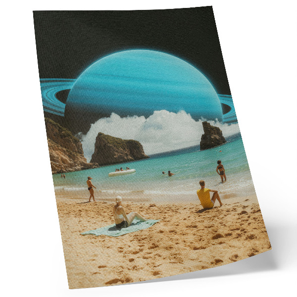 Decoratieve poster Strand met een planeet boven het wateroppervlak op een zonnige dag.