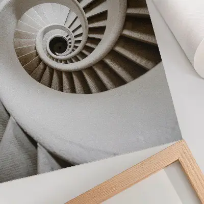 Decoratieve poster moderne architectuur van een spiraaltrap