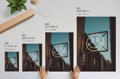 Wandposter Neon gezicht tegen een bakstenen muur