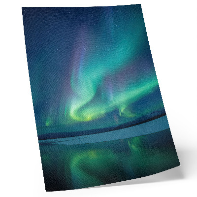 Wandposter Het noorderlicht tegen de achtergrond van de prachtige nachtelijke natuur.
