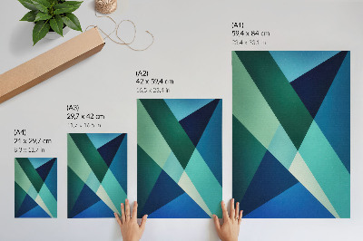 Poster Groene en blauwe driehoeken van verschillende intensiteit