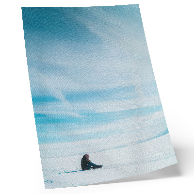 Wandposter Blauwe lucht boven de besneeuwde woestenij, stilte en ruimte
