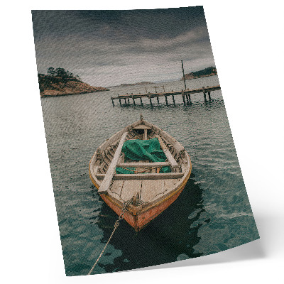 Decoratieve poster Een boot in de baai, een vredige sfeer en natuurlijke charme.