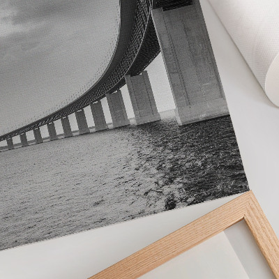Wandposter Een monumentale brug in grijstinten.