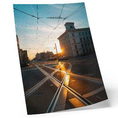 Decoratieve poster De ondergaande zon boven de stad met architectuur.