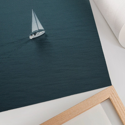 Poster Een jacht op een kalme zee, een minimalistische compositie.