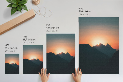 Poster Magische rust bij zonsondergang in de bergen