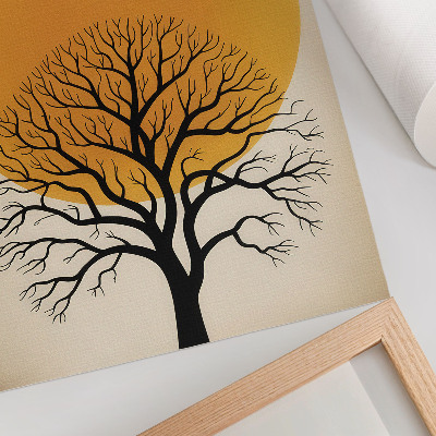 Wandposter Een boom tegen de achtergrond van een grote cirkel in warme tinten.