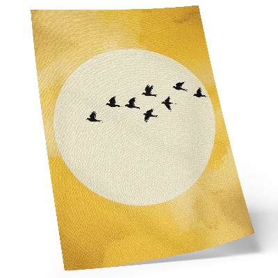 Decoratieve poster Vogels tegen een cirkel in een gele ruimte.