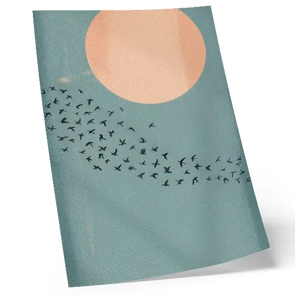 Wandposter vogels in vlucht met een grote cirkel op een blauwe achtergrond