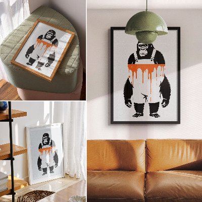 Poster Een gorilla in een overall tegen een feloranje achtergrond.