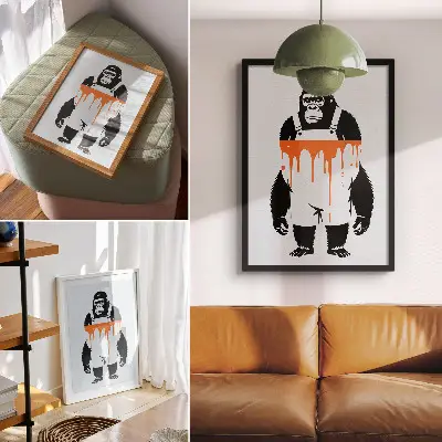 Poster met een gorilla in een overall tegen een feloranje achtergrond
