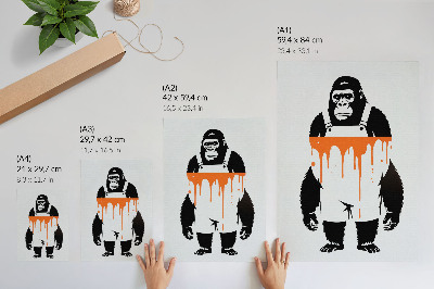 Poster Een gorilla in een overall tegen een feloranje achtergrond.