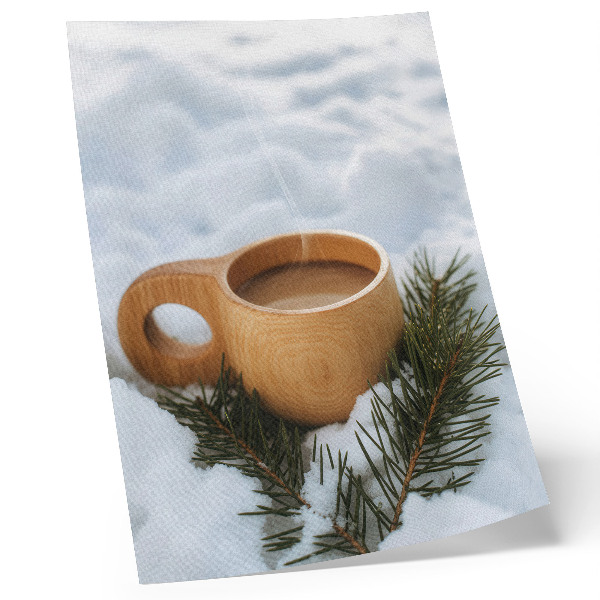 Decoratieve poster Houten mok met besneeuwd landschap en groene takjes
